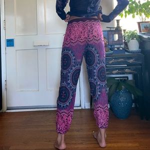 Patterned yogi pants